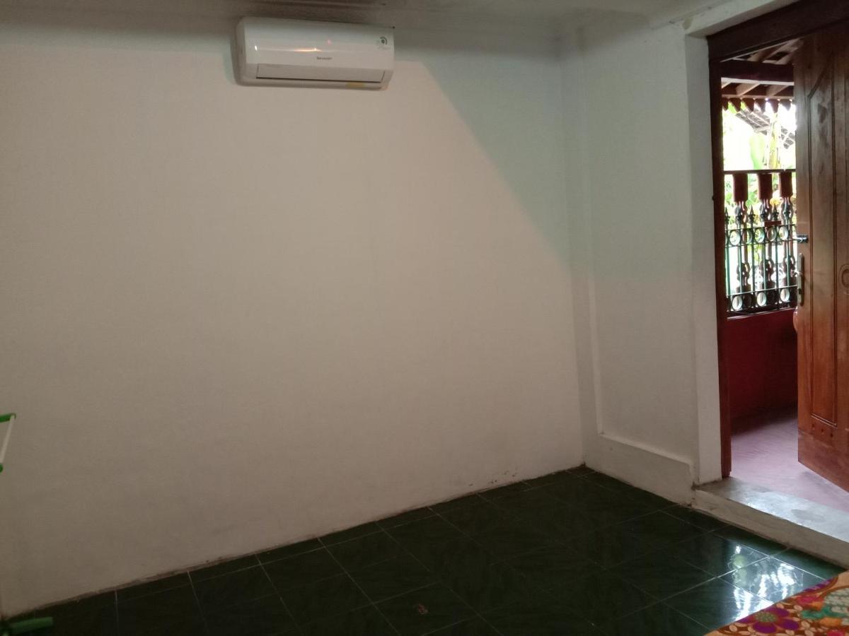 Rumah Ukhi Guest House Cebongan Zewnętrze zdjęcie