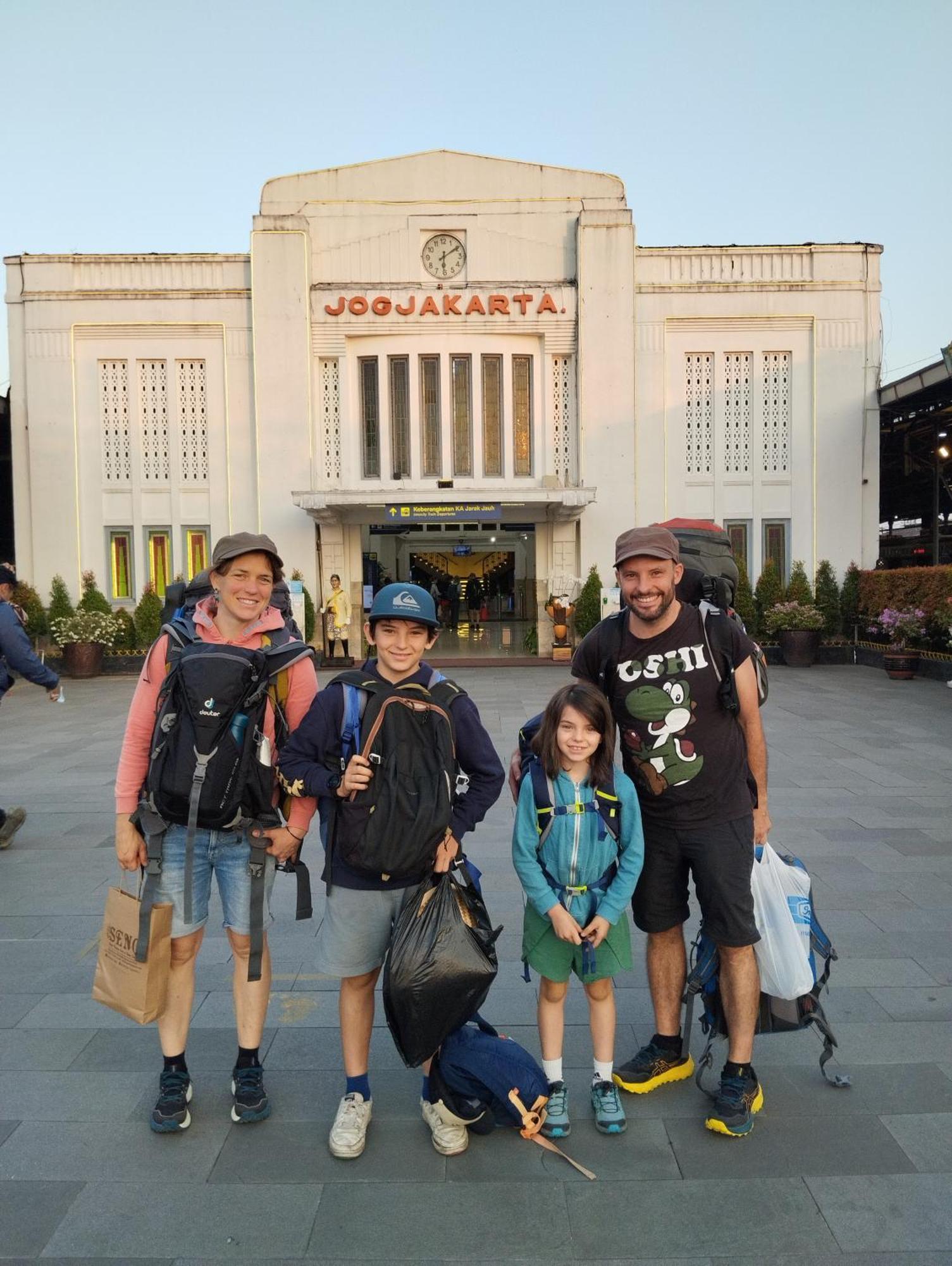 Rumah Ukhi Guest House Cebongan Zewnętrze zdjęcie