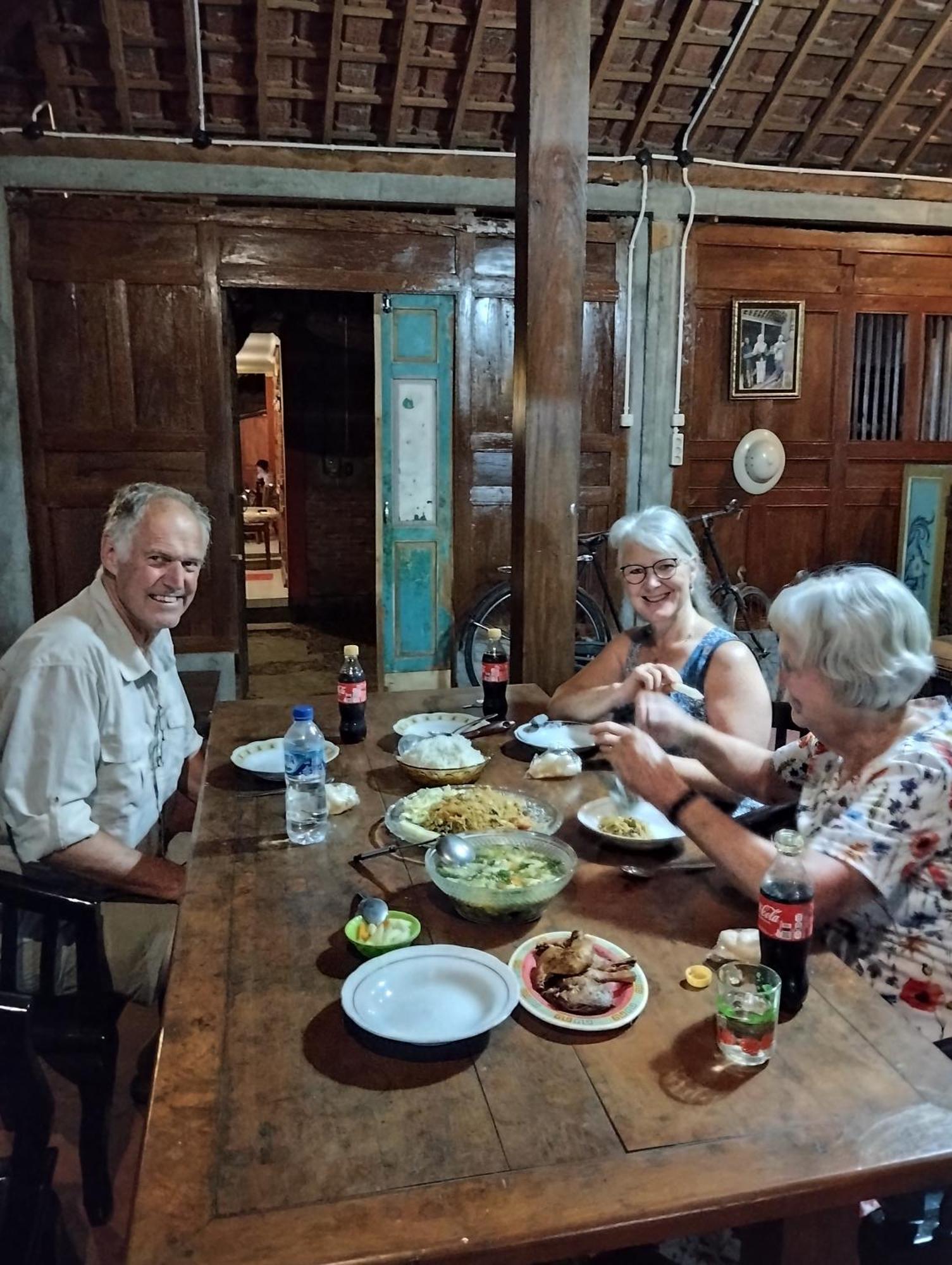 Rumah Ukhi Guest House Cebongan Zewnętrze zdjęcie