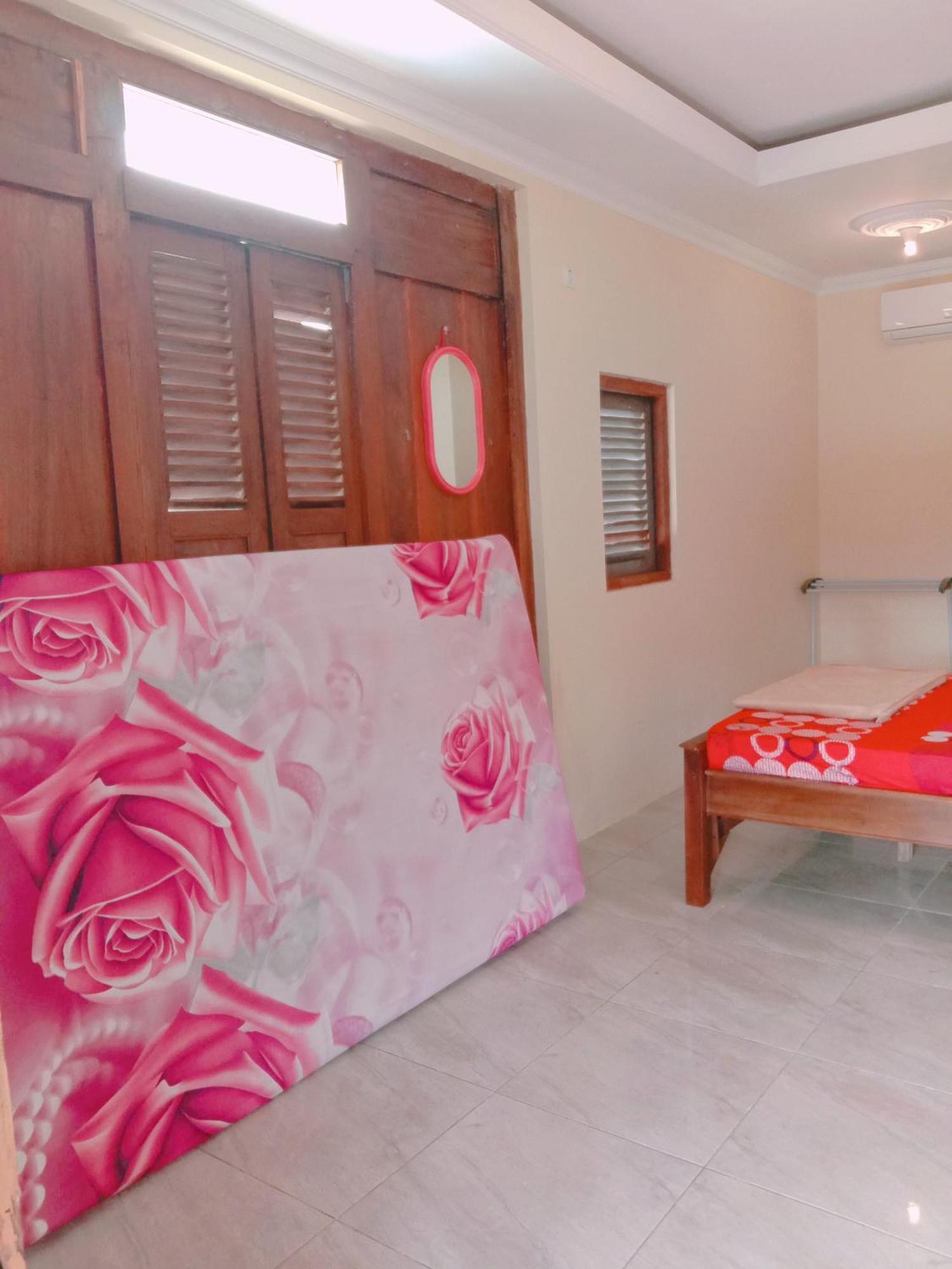 Rumah Ukhi Guest House Cebongan Zewnętrze zdjęcie