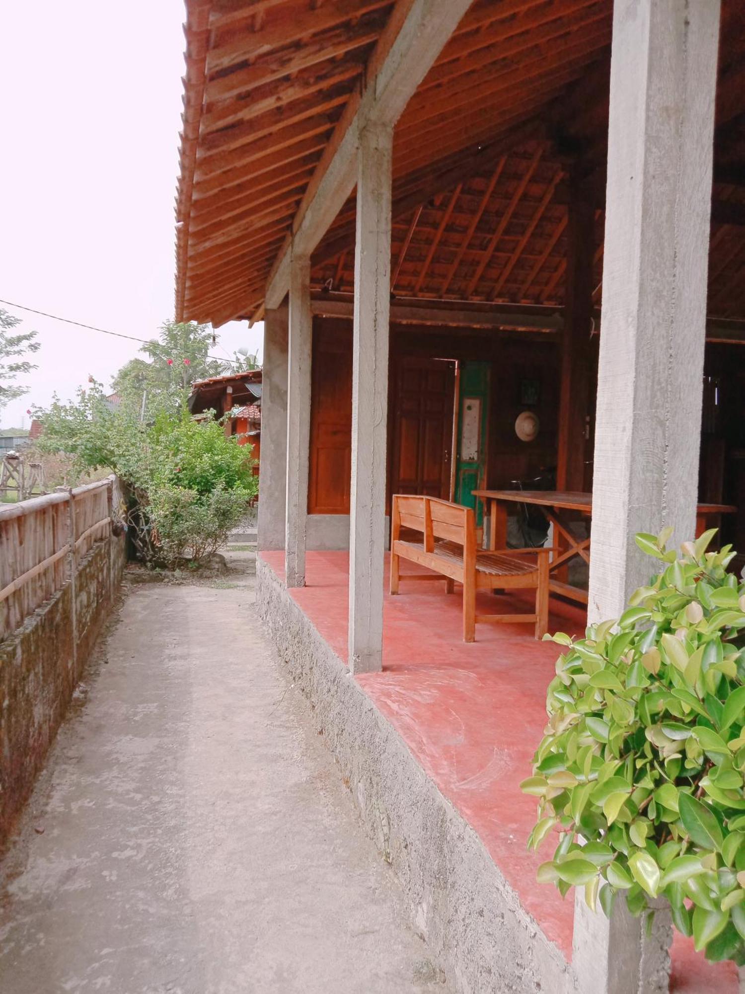 Rumah Ukhi Guest House Cebongan Zewnętrze zdjęcie
