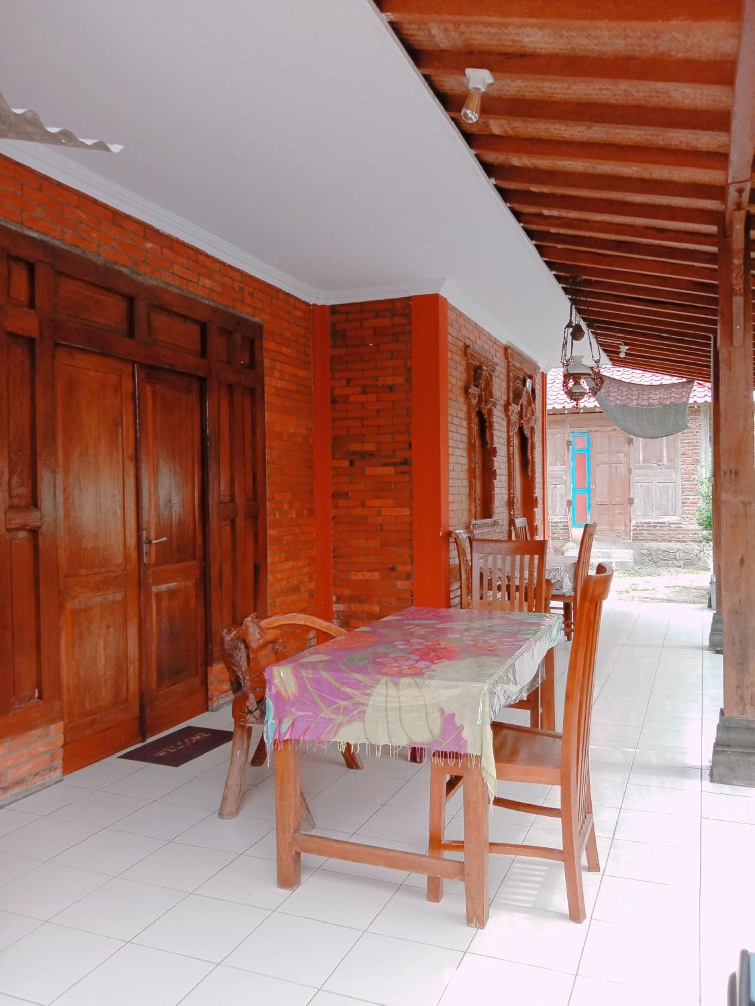 Rumah Ukhi Guest House Cebongan Zewnętrze zdjęcie