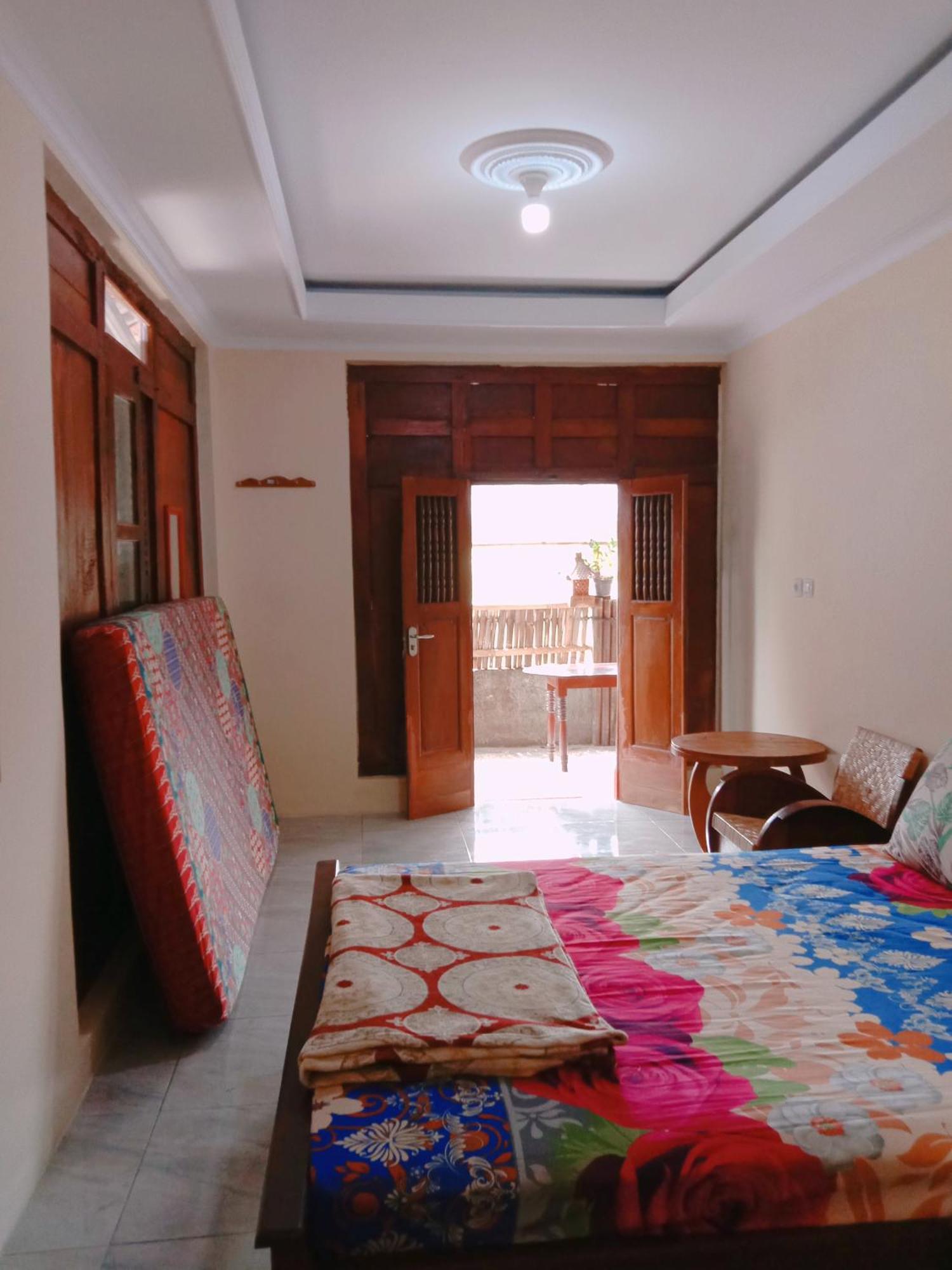 Rumah Ukhi Guest House Cebongan Zewnętrze zdjęcie
